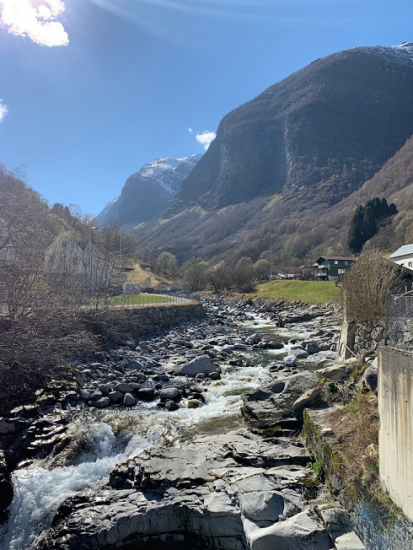 hilly view of Undredal